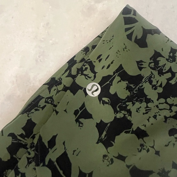 Lululemon All You Do Tight Efflorescent Barracks Green Black Size 8 Leggings - Picture 3 of 7